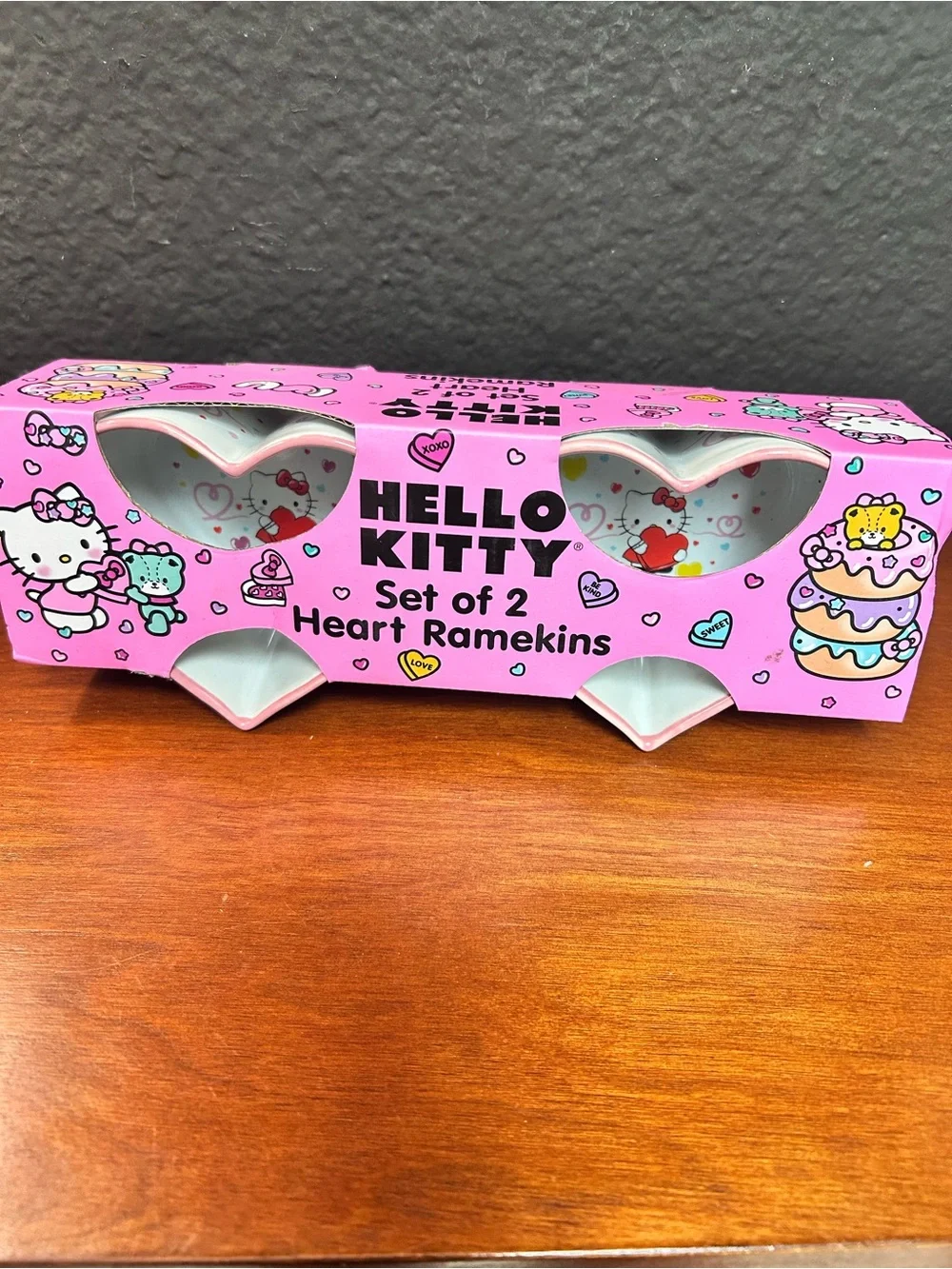 New‎ Hello Kitty Valentine's Day Heart Shaped Ramekins Bakeware Set of 2